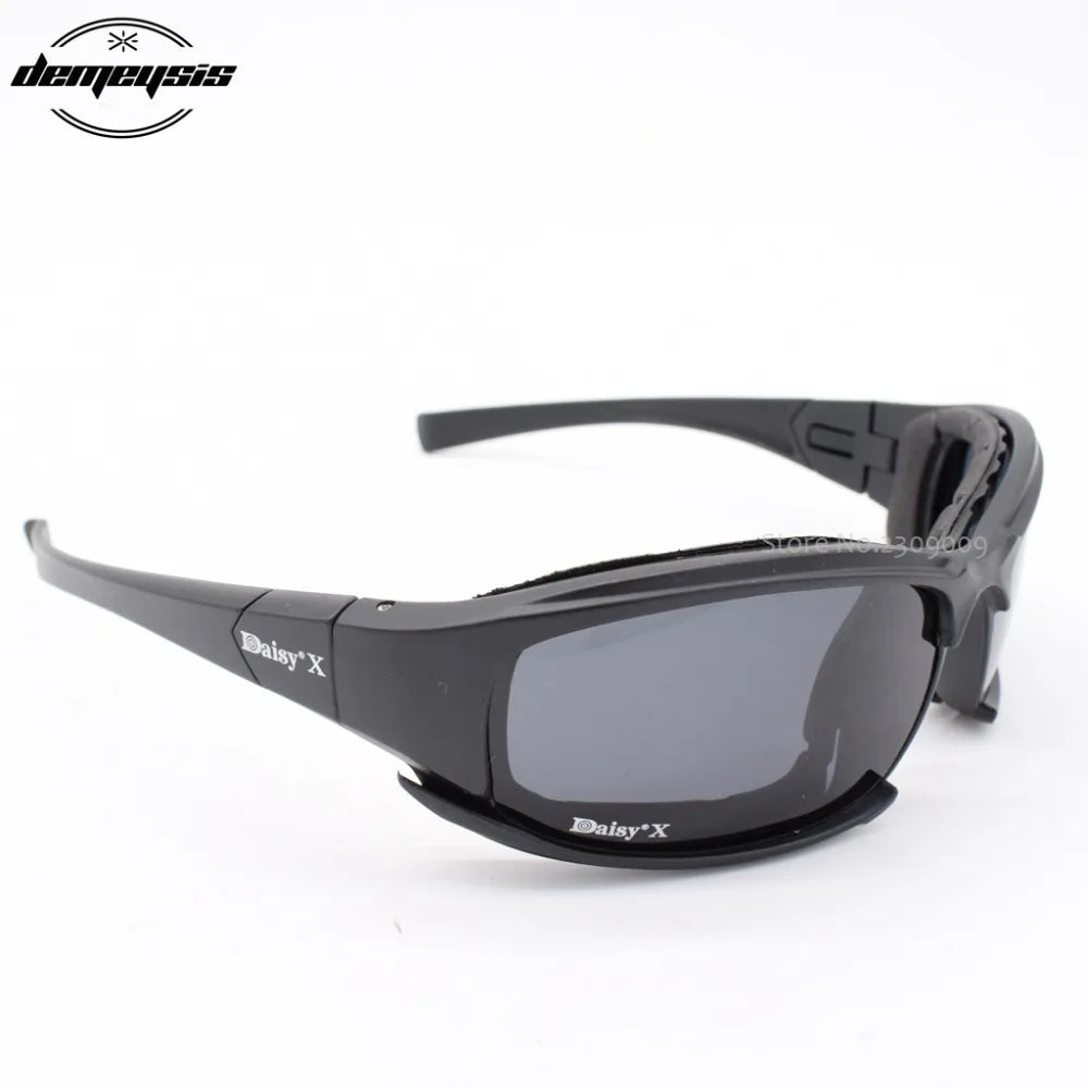 Óculos de Sol Polarizados Daisy Tactical, para esportes ao ar livre; Vem com 4 lentes sobressalentes; Caixa original; Óculos que pode ser utilizado em tiro esportivo; Óculos para caminhada sem a perturbação da luz excessiva.